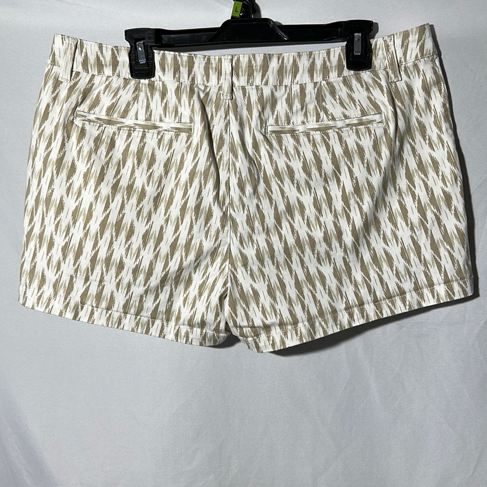A.n.a. Womens 14 tan white mid-rise twill shorts new with tags - Picture 2 of 6
